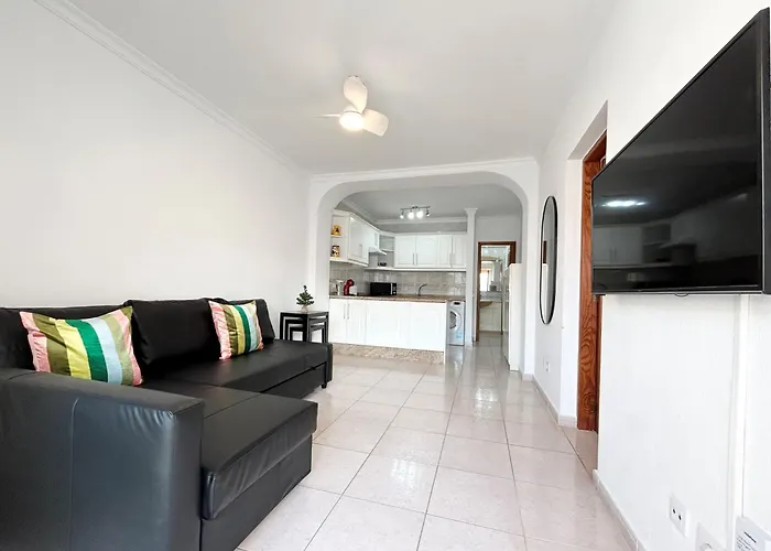 Beautiful Poolside In Diamantes Apartment *