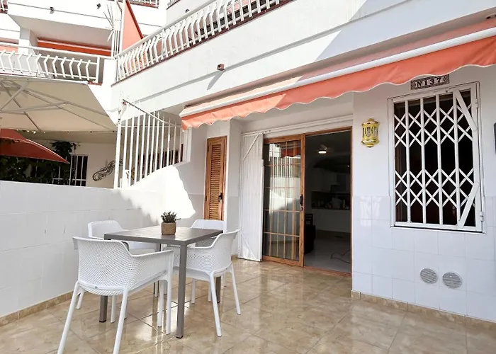 Apartment Beautiful Poolside In Diamantes Los Cristianos (Tenerife)