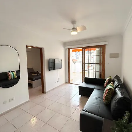 Beautiful Poolside In Diamantes Apartment