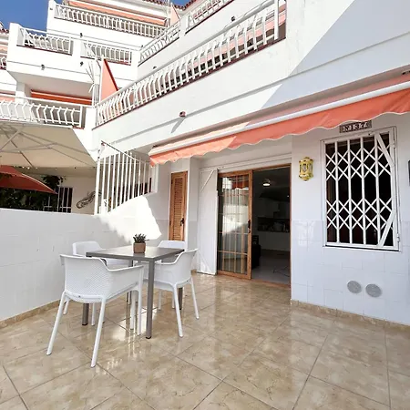 Apartment Beautiful Poolside In Diamantes Los Cristianos (Tenerife)