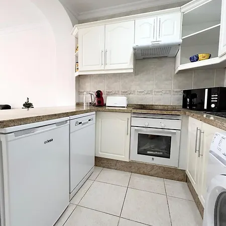 Beautiful Poolside In Diamantes Apartment *