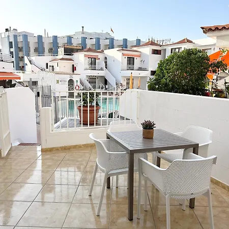 Beautiful Poolside In Diamantes Apartament *
